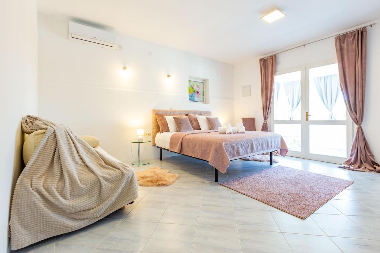 Sjor 2 Bdr W Grill Apartment