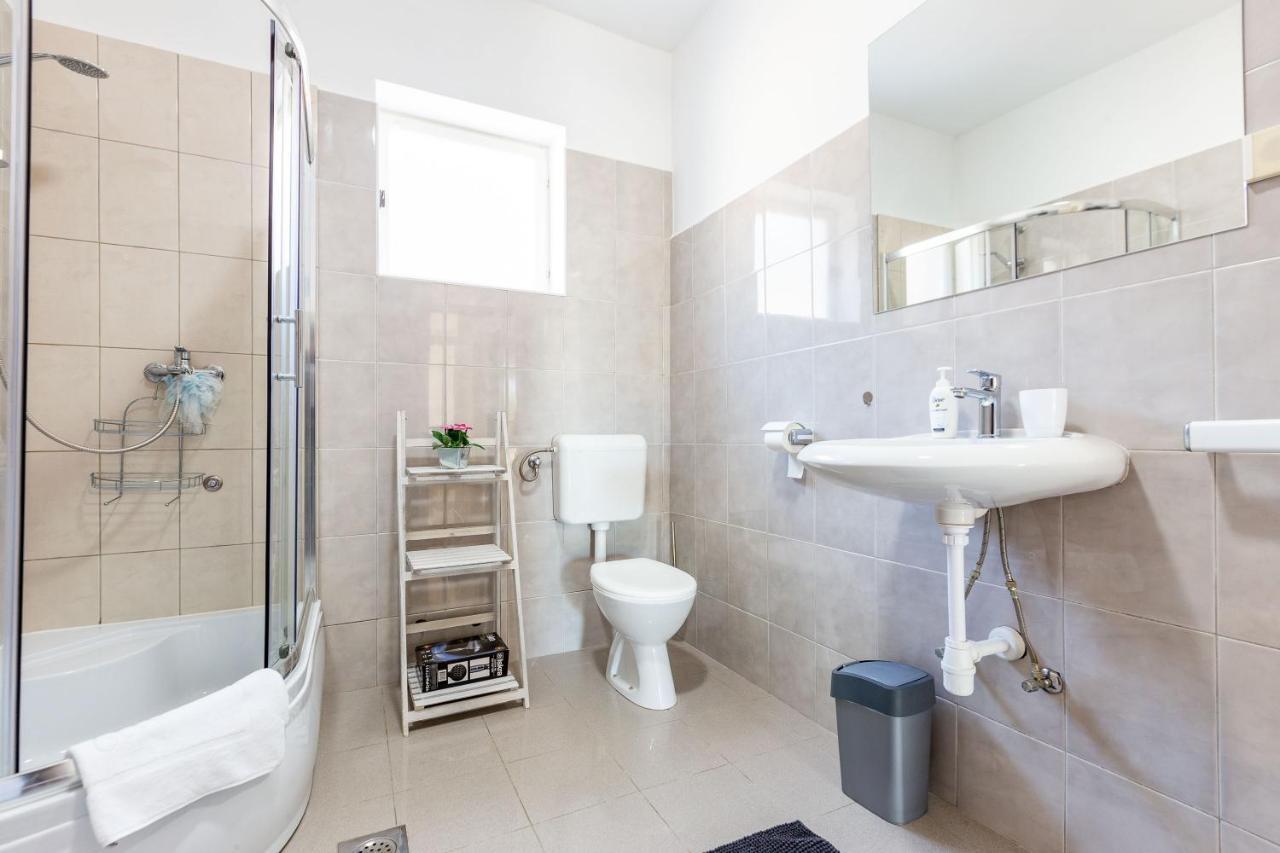 Sjor 2 Bdr W Grill Apartment